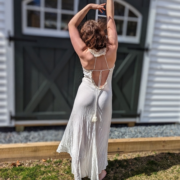 Goddess dress, open back gauze mazi - Picture 2 of 5